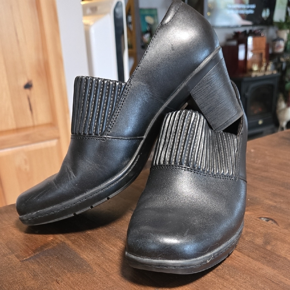 Clarks Bendables Thoughtful Q Comfort Leather Pumps Size 8 Black EUC